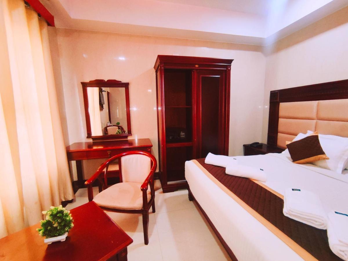 Hotel Yuvraj Signature Mysore Exterior photo